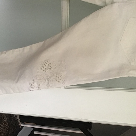 Embroidery Capri - Picture 4 of 5